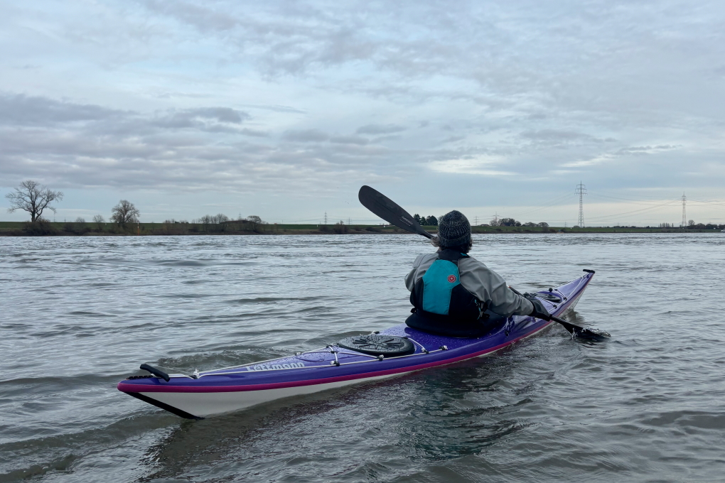 lutz-paddelt-rhein-IMG_7918k Geführte Kajaktour auf dem Rhein – Bild 1